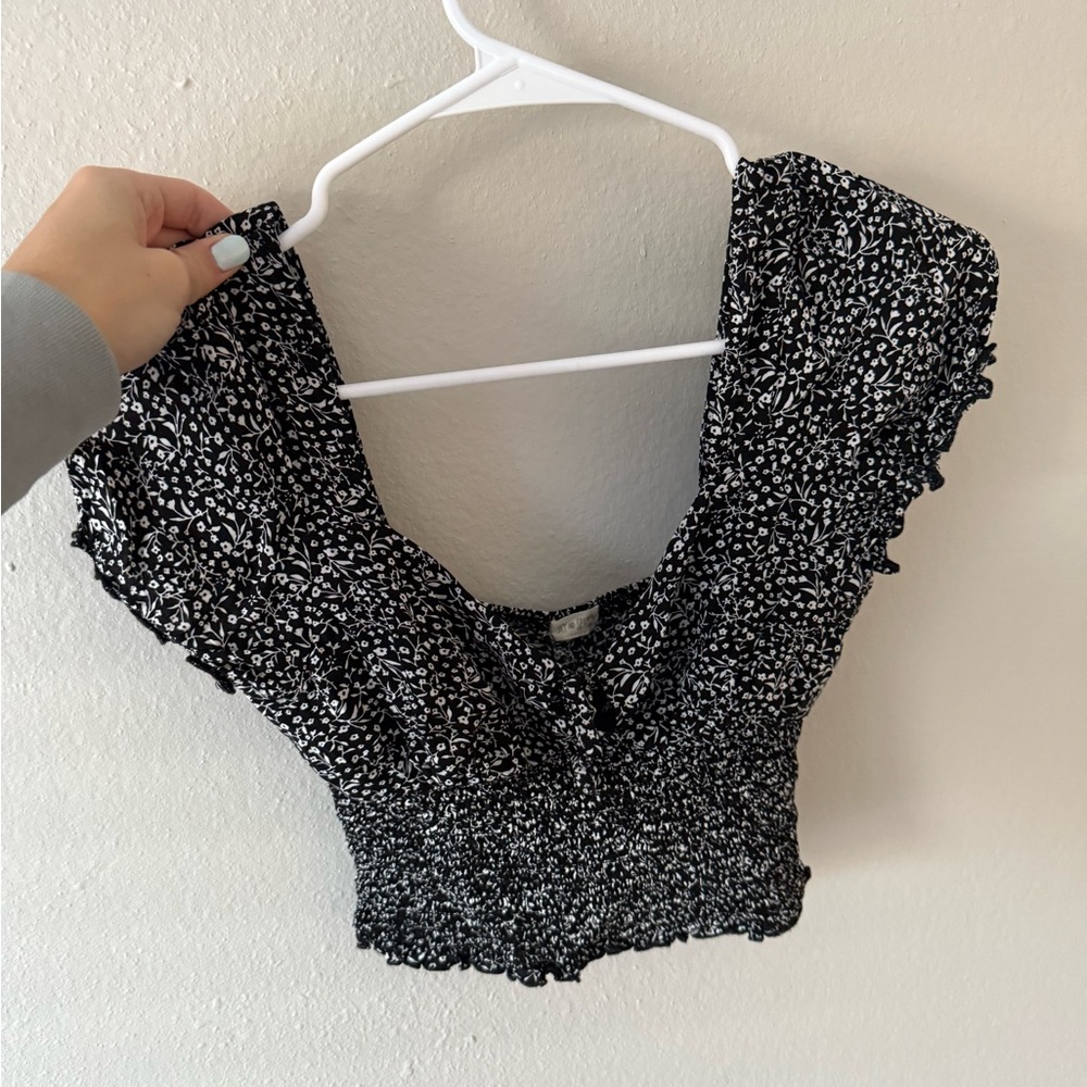 Navy cropped puffy sleeve top